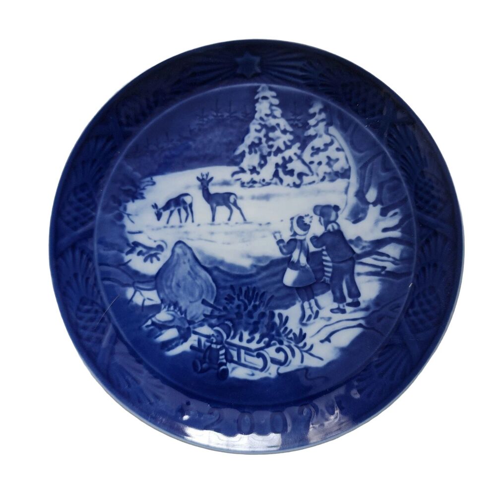 2002 Royal Copenhagen Denmark Annual Plate Winter in the Forest Blue No Box